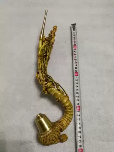 Гуйчжоу народные характеристики ручной работы бамбуковые корни корни дым с крыльями и деформированными боями, играйте массаж, дайте пожилые люди пожилым