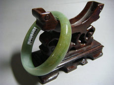 Украшения на руку 【悠缘阁】a货翡翠手镯3（贵妃镯）