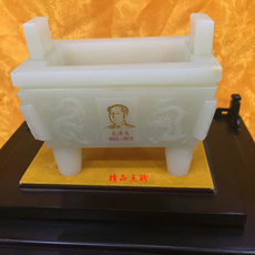 Ювелирный камень 毛泽东九龙福鼎 九龙玉鼎 青白玉 建党95周年