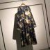 Oh ah Sumi retro phong cách tua khâu V-Cổ in dress đoạn dài lỏng kích thước lớn dài tay áo Một từ váy nữ A-Line Váy