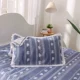 Пара синих маленьких полотенец на подушки слона