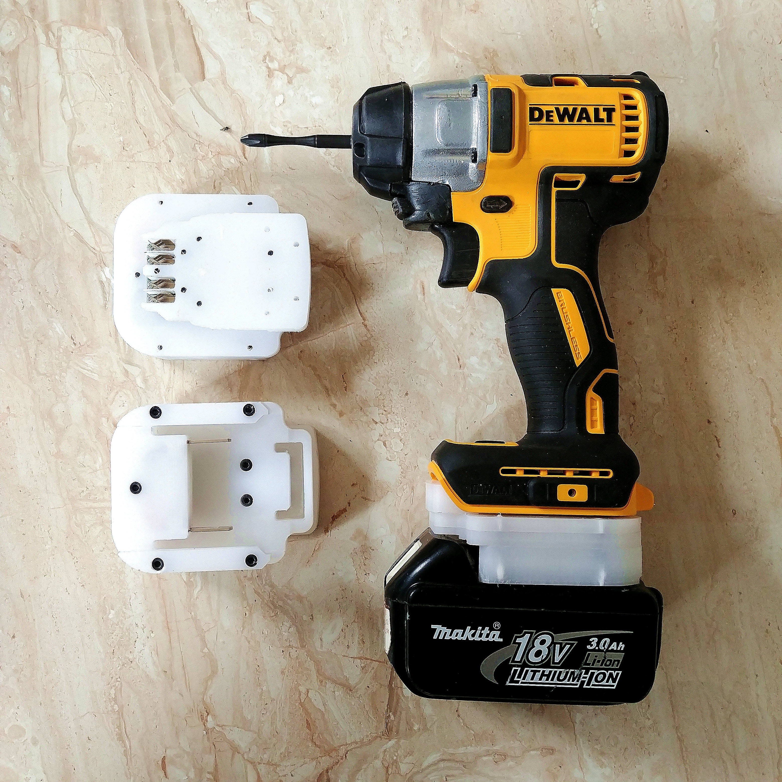 Шуруповерт нанвей. Аккумулятор для шуруповерта DEWALT 18v. Адаптер для аккумулятора Макита в ДЕВОЛТ. Переходник с DEWALT на Makita 18 вольт. Шуруповёрт ДЕВОЛТ aeg18в.