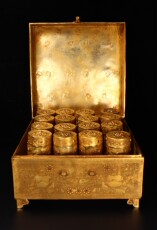 Винтажные предметы обихода из золота 珍藏铜鎏金镶宝石经书一箱佛经经书16卷