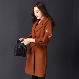 Con ong nhỏ thêu áo len nữ phần dài 2018 mùa thu và mùa đông mới của Hàn Quốc phiên bản của tự trồng đèn lồng tay áo len áo