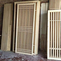 Китайский стиль деревянный экран перегородки антикварные двери и окна висят в пустой деревянной сетке сплошной древесной решетки Фоновая стена сосна