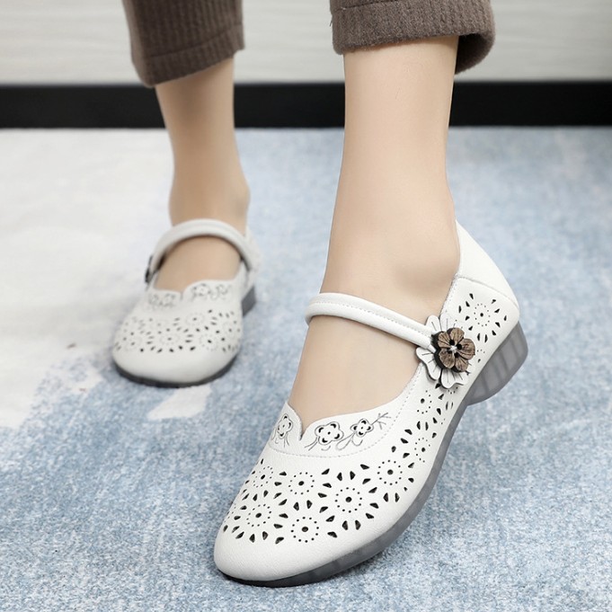 White & Hollow2021 Spring and summer new pattern genuine leather Mom shoes reverent leather shoes soft sole flower Women's Shoes Middle aged and elderly Hollow out Buckles Single shoes