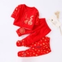 Mùa thu và mùa đông sơ sinh cotton mỏng ba mảnh phù hợp với hộp quà tặng quần áo cotton cho bé 0-3 váy trăng tròn màu đỏ đồ sơ sinh cho bé trai