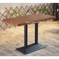 Вставьте длинный деревянный табличный стол