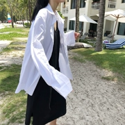 Hồng Kông-hương vị phù hợp với mùa hè lỏng kích thước lớn áo sơ mi màu rắn dài tay kem chống nắng áo + đáy vest sling trong váy dài