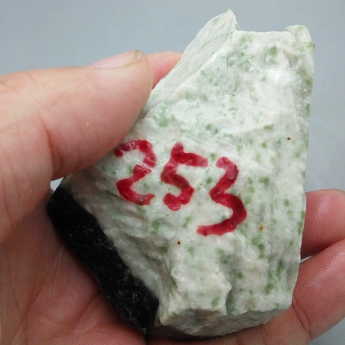 Природная руда из нефрита, украшение в руку, 253 грамм