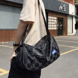 运动挎包男大容量休闲旅行健身包男款潮牌时尚高级感单肩斜挎包女