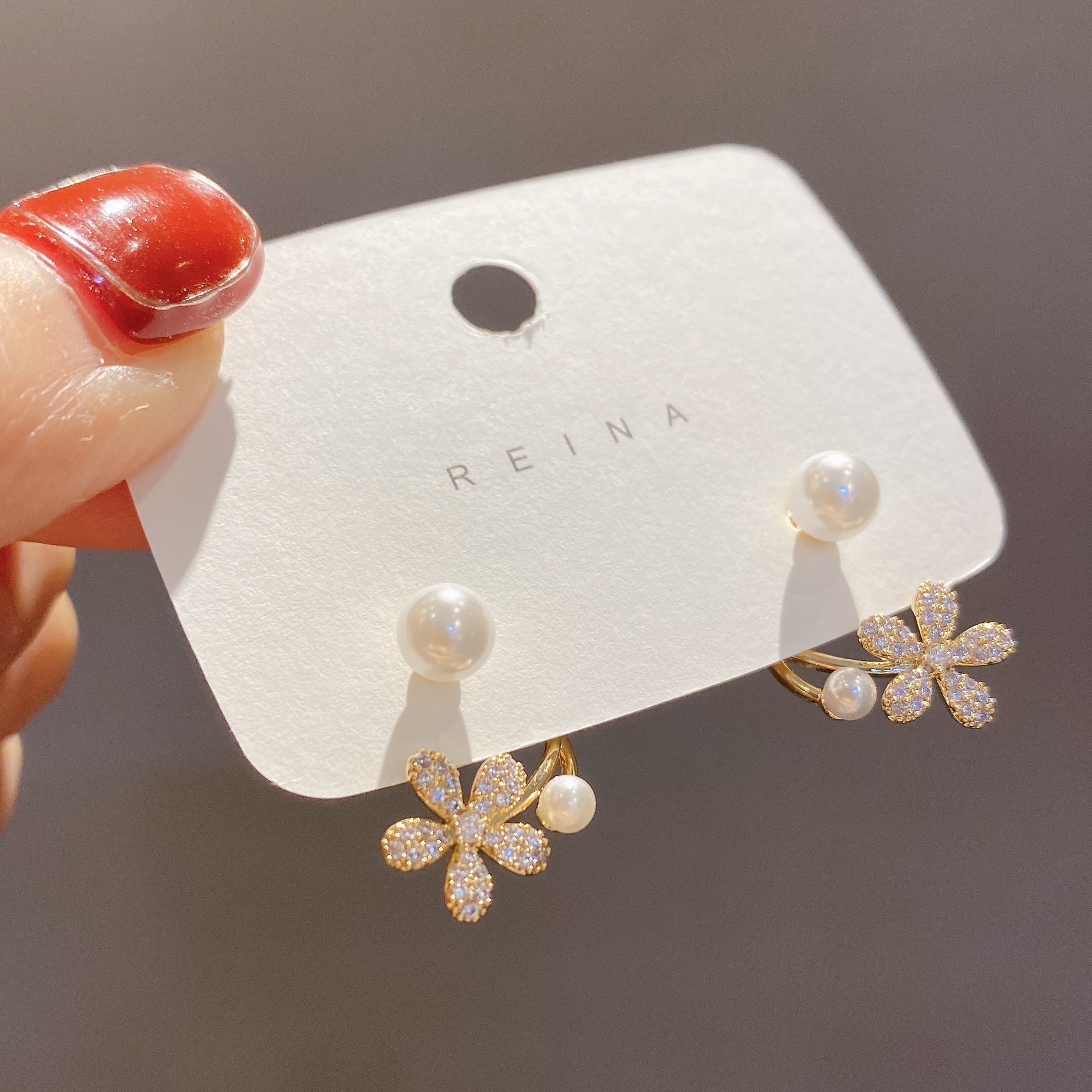 Korean niche design sense pearl flower earrings 2022 new tide light luxury two wearing small earrings ear ears to decorate women (1627207:18690834950:sort by color:A123-1 Pearl flowers)