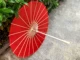 Сплошной деревянной стержень большой красная ткань зонт