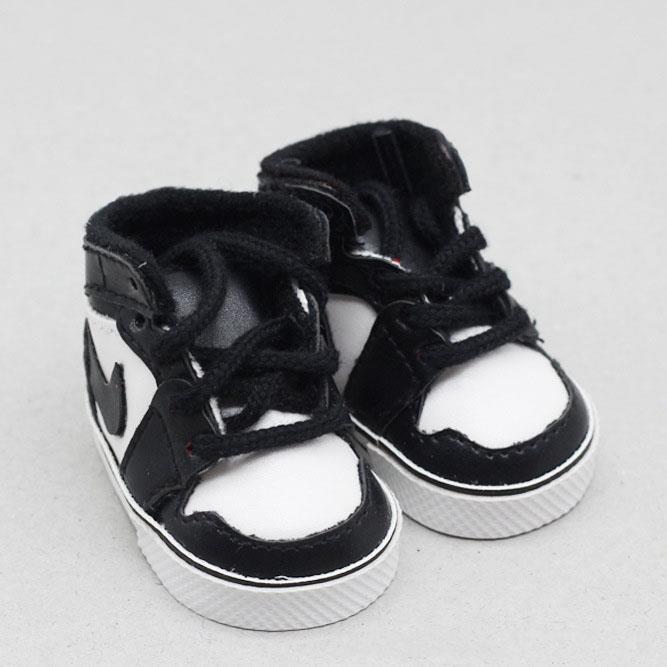 Lace Up Black And Whitegoods in stock 20cm doll use shoes Star of the same style doll Doll parts AJ5CM Baby shoes BJD1 / 6 gym shoes