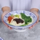 Bát sứ màu xanh và trắng tùy chỉnh 
            Bộ đồ ăn bằng gốm Bát lớn Bát súp Hộ gia đình thương mại Bát ramen Trung Quốc Retro Mì thịt bò Bát cay bộ chén đĩa đẹp