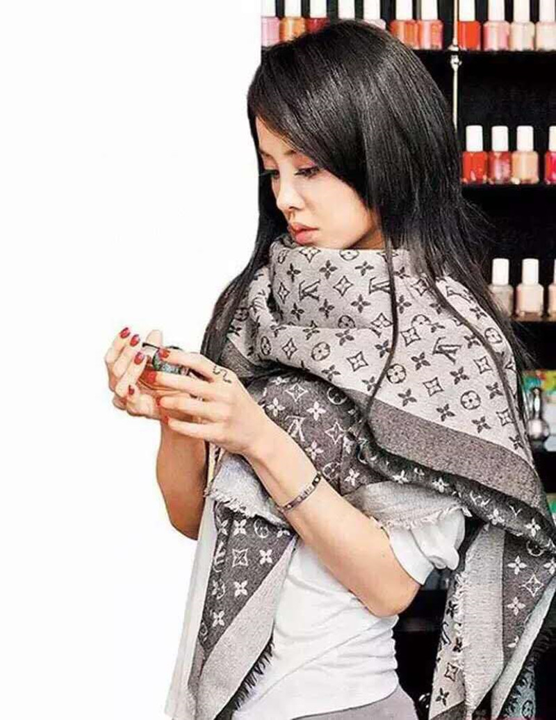 Deep GrayStar of the same style Classic style Denim blue Large square towel Versatile scarf Autumn and winter wool real silk Shawl two-sided Silk scarf female