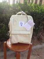 Кремового цвета