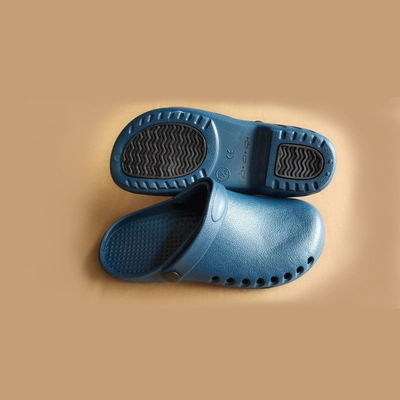 Các bác sĩ đang hoạt động Giày bảo vệ y tá phòng dành cho nam giới và phụ nữ chuyên dụng chống trượt mềm đế dép ICU Chạy thận nhân tạo phòng Baotou lỗ giày 
