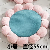 Зеленый маленький ковер, в цветочек