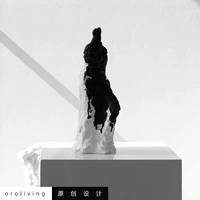 Скульптура ороллирования оролирования Джефф создал «первый черновик» сломанного сломанного сломанного сломанного »« Мир - самый черный