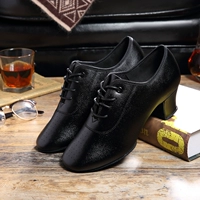 Черная двухсторонняя комната в коже учителя учителя учителя