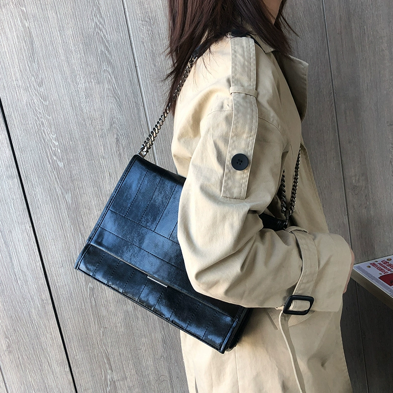 Al UR Stray Bag Black Chain Messenger Bag Nữ Dung lượng lớn 2020 Túi đeo vai mới Nữ Postman - Túi xách nữ
