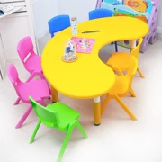 Bộ bàn ghế trẻ em mẫu giáo giải trí bằng nhựa có thể được nâng lên và hạ xuống lớp học hoàn thành trò chơi tư vấn tách - Phòng trẻ em / Bàn ghế