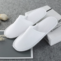 Белая основа толщиной 5 мм, матовая.