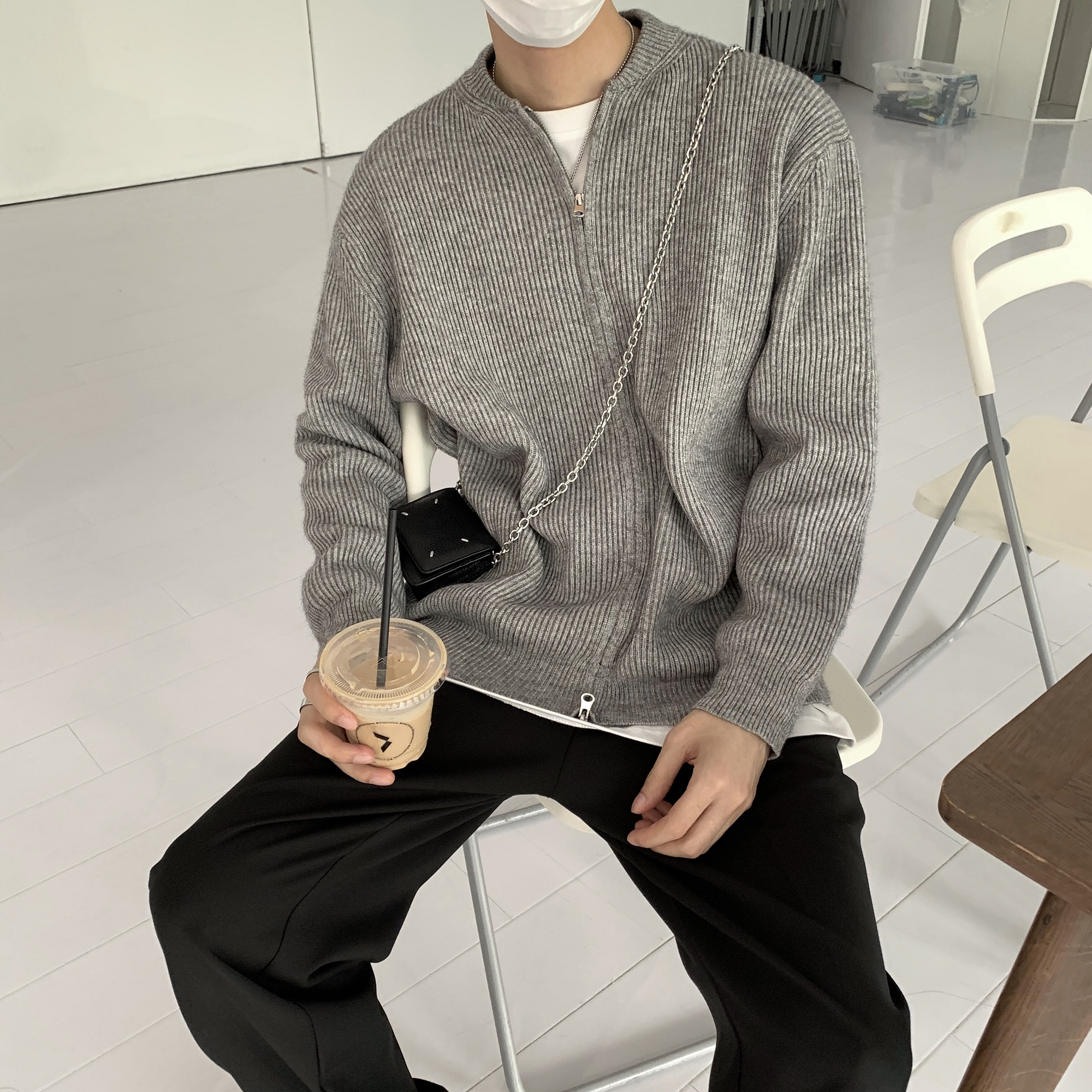 GreyOut of season Clearance # Spring and Autumn Simple leisure Black grey Sweater zipper Cardigan sweater loose coat men's wear trend