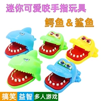 Маленькая игрушка, настольная игра, крокодил, креативный трюк, кусает палец