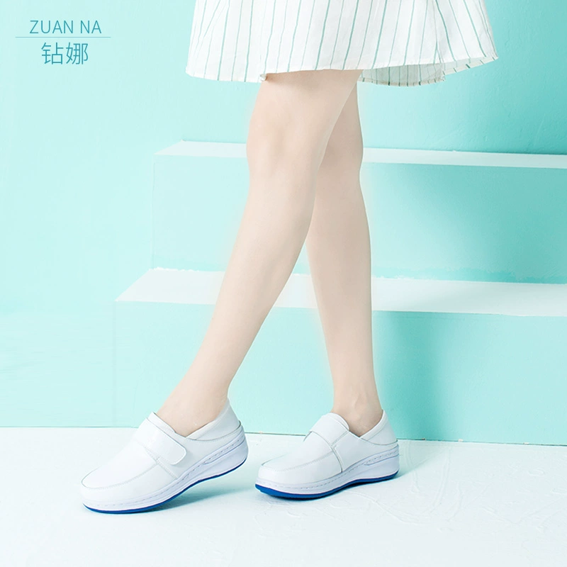 Mùa đông y tá trắng giày da nữ 2019 mùa đông mới của Hàn Quốc phiên bản của dốc với cộng nhung ấm giày độn bông mềm dưới đệm 