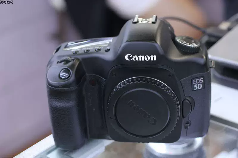Каму Canon EOS 5D корпус полностью поддерживает покупку поколения Canon 5D