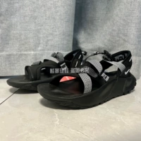 Nike Oneonta Sandal поддерживает сцепление, устойчивый