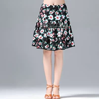 Черно -белый цветок