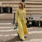 Phong cách Pháp 2019 thu đông mới màu vàng nhỏ hoa xù đứng cổ áo dài tay váy nữ - váy đầm