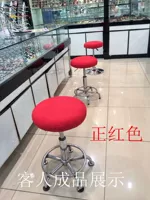 Красный холст.