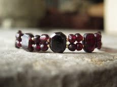 Украшения на руку Скудные старый гранат