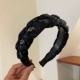 Черный ободок с косичкой