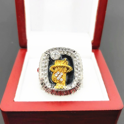 Кольцо, аксессуар, 2012 года, подарок на день рождения