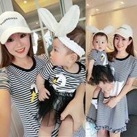 Bé cha mẹ và con mùa hè ăn mặc một gia đình ba bé áo choàng romper bé sơ sinh onesies mẹ váy thủy triều đồ liền quần