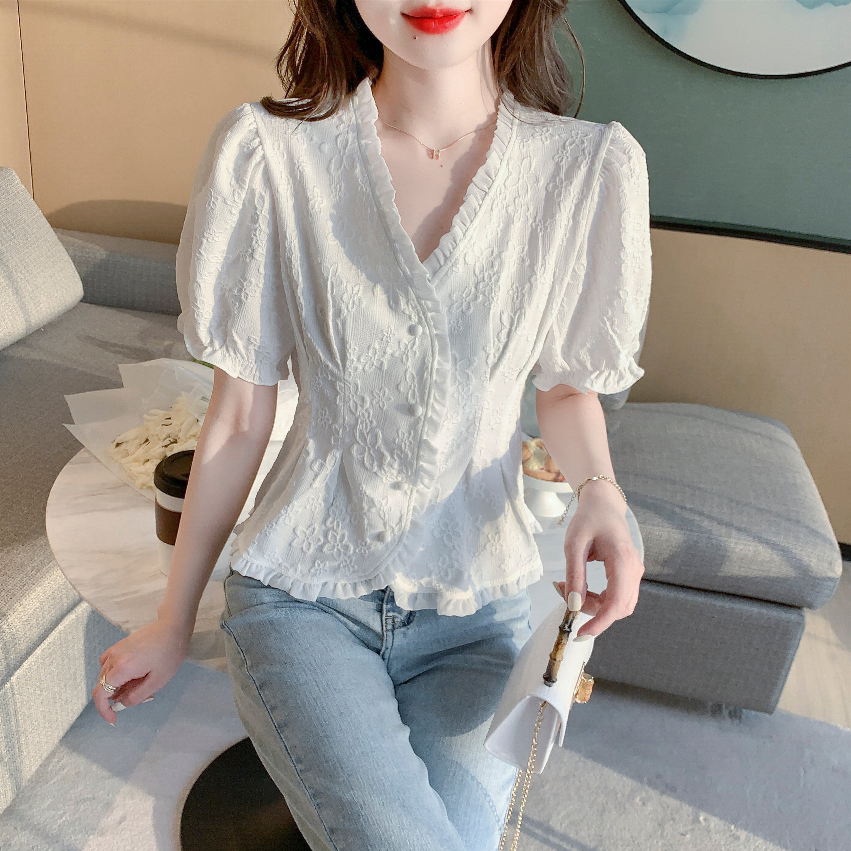 French white shirt women's short-sleeved 2022 summer V-neck dollhouse, fashionable puffed sleeves, cinched chiffon top