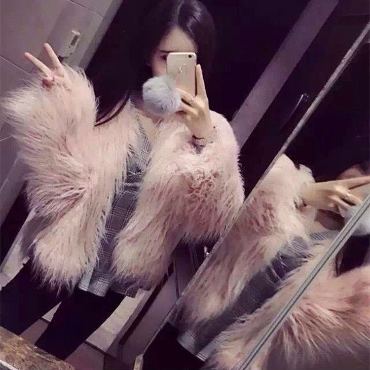 Chống mùa ngôi sao lông với lông nữ áo màu hồng thời trang là mỏng dài tóc giả bãi biển len lông ngắn áo