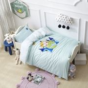 Trẻ em mẫu giáo quilt ba mảnh bộ đồ giường cotton quilt cover phim hoạt hình bé nap quilt cover cup