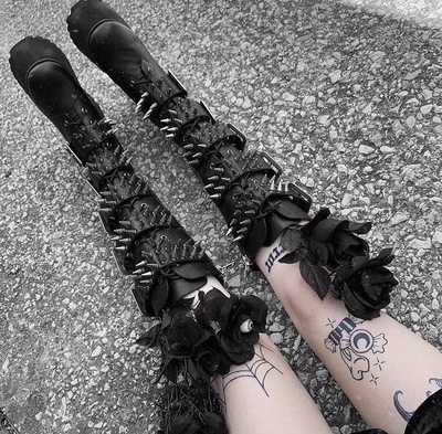 taobao agent Love Making · Dollskill Black Rivet Skin Skin high -heeled thick -soled boots Metal Goths widow