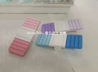 Окрашивание бревна за кадром.