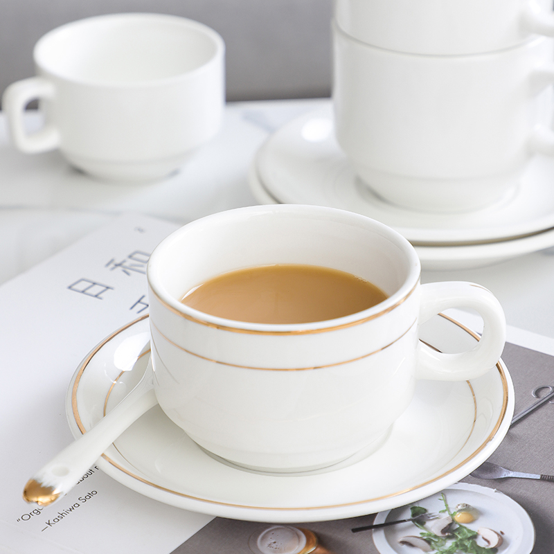 ヨーロピアンスタイルのコーヒーカップとソーサー、クリエイティブでシンプルなホテルレストランピュアホワイトゴールドミルクティーカップセラミックコーヒーカップはカスタマイズ可能