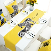 Nordic vàng bảng zebra cờ phim hoạt hình bàn tròn bàn vuông bảng bảng cà phê tủ TV vận động viên cờ giường tủ đựng quần áo động vật học - Khăn trải bàn