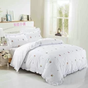 Công chúa phiên bản Hàn Quốc của bốn bộ chăn thêu bông thêu chăn màu đỏ lưới loại giường trắng cotton 1,5m - Bộ đồ giường bốn mảnh