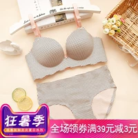 Ngực nhỏ tập trung áo ngực dày không có vòng thép sexy trên điều chỉnh dù để nhận được phụ nữ phù hợp với đồ lót nữ phó quần chip ren