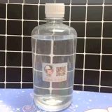 Литая вода в виде грязи из хрустальной слизи, глицерина до пузырькового глицерина, погрузиться в сказочную бутылку с водой.